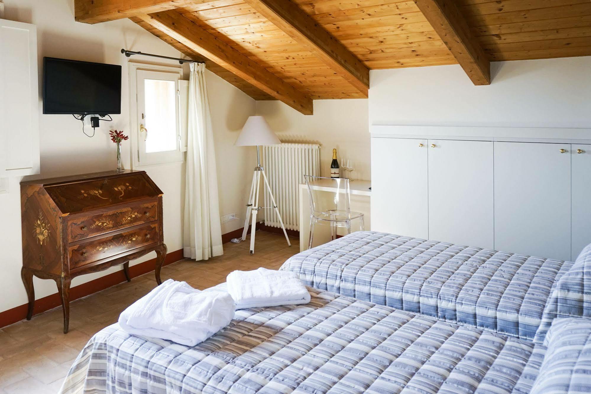 Casa Isolani Charms Rooms Santo Stefano Bologna Eksteriør billede